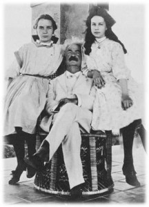 Louise Paine, Twain y Dorothy Harvey