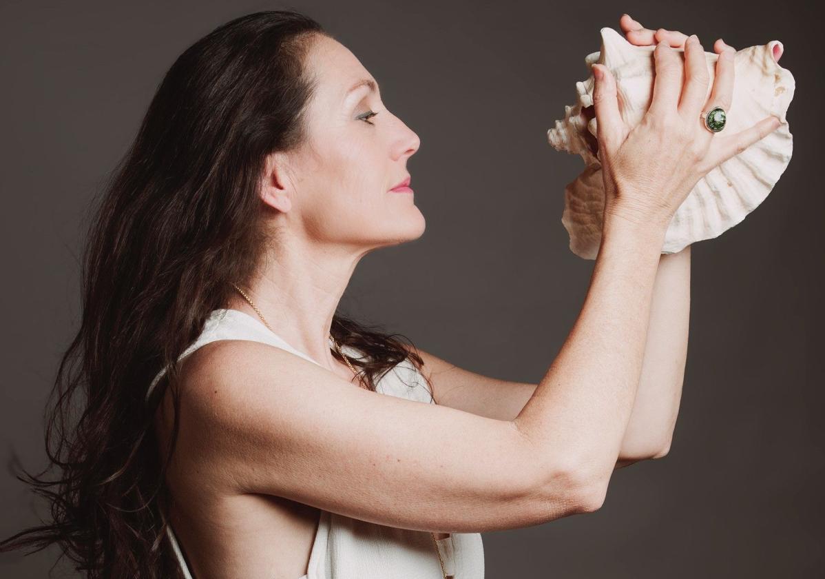 «Marinera en tierra», música y poesía en la voz de Clara Montes